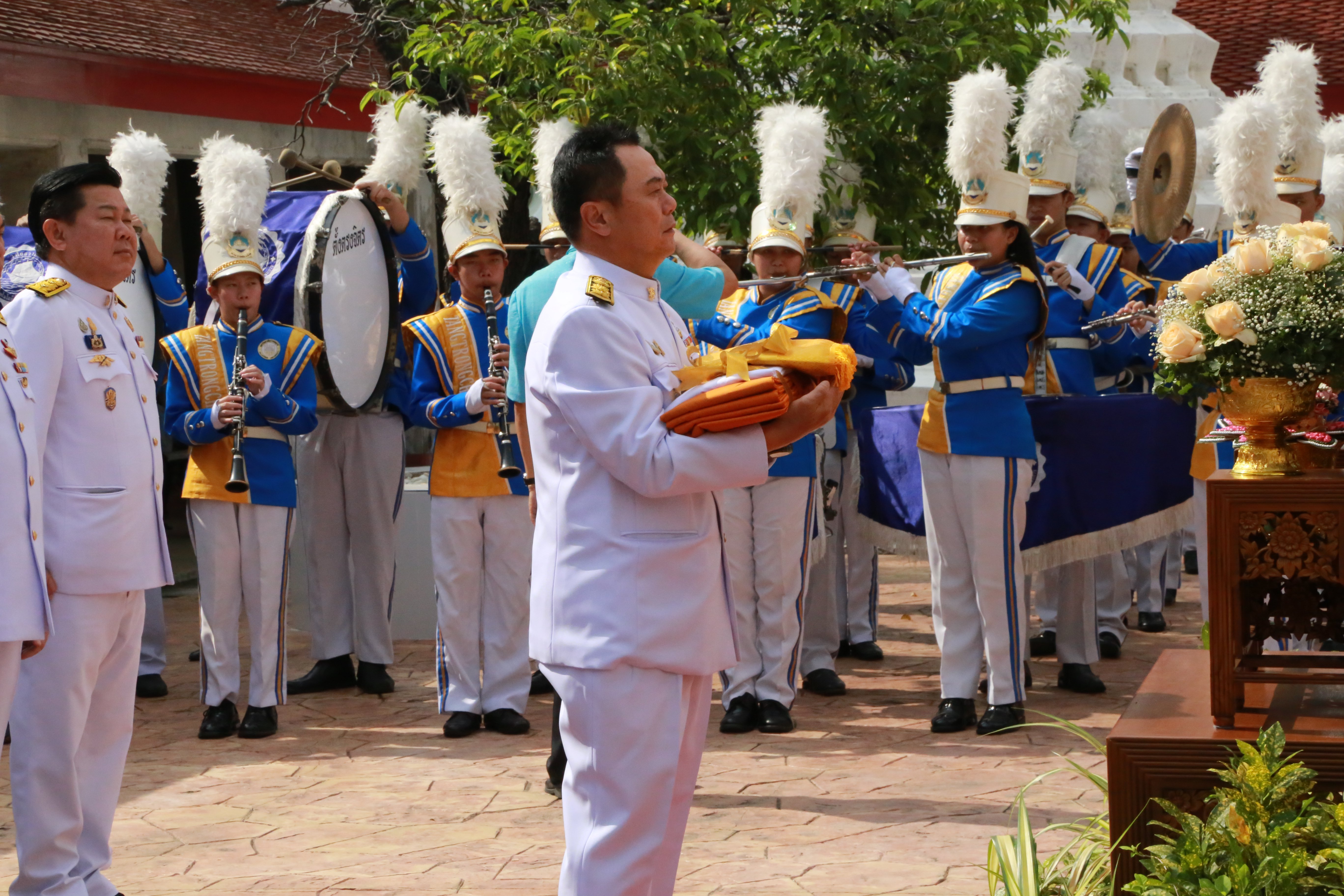 “ปลัดกอบชัย” นำคณะข้าราชการกระทรวงอุตฯ ถวายผ้าพระกฐินพระราชทาน ณ วัดบวรมงคล
