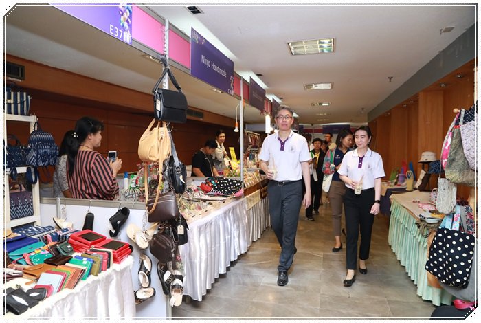 “อธิบดีณัฐพล” ร่วมเปิดงาน “Outlet ของขวัญเพื่อประชาชน มหกรรมสินค้าราคาโรงงาน" ยกขบวนสินค้าราคาโรงงาน ลดกระหน่ำ 20-70% คาดมีเงินสะพัดกว่า 20 ล้านบาท