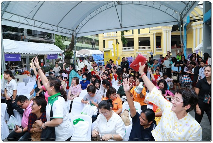 “อธิบดีณัฐพล” ร่วมกิจกรรมนาทีทองในงาน “Outlet ของขวัญเพื่อประชาชน มหกรรมสินค้าราคาโรงงาน"
