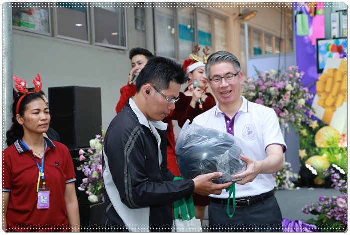 “อธิบดีณัฐพล” ร่วมกิจกรรมนาทีทองในงาน “Outlet ของขวัญเพื่อประชาชน มหกรรมสินค้าราคาโรงงาน"