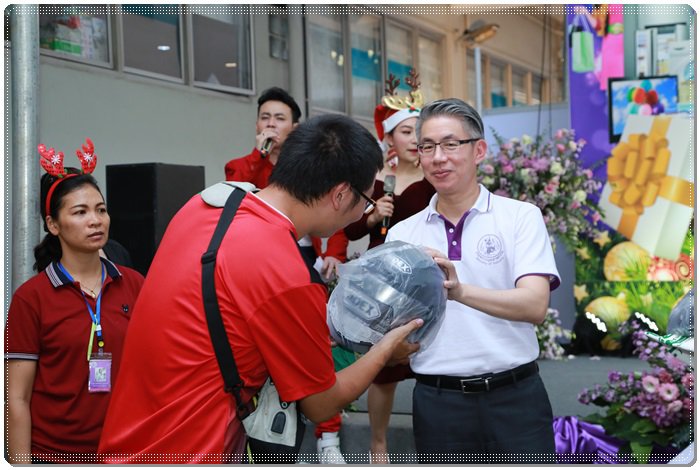 “อธิบดีณัฐพล” ร่วมกิจกรรมนาทีทองในงาน “Outlet ของขวัญเพื่อประชาชน มหกรรมสินค้าราคาโรงงาน"