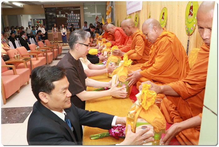 “อสอ.ณัฐพล” นำข้าราชการและเจ้าหน้าที่ กสอ. ร่วมพิธีตักบาตรเนื่องในโอกาสเถลิงศก.ใหม่