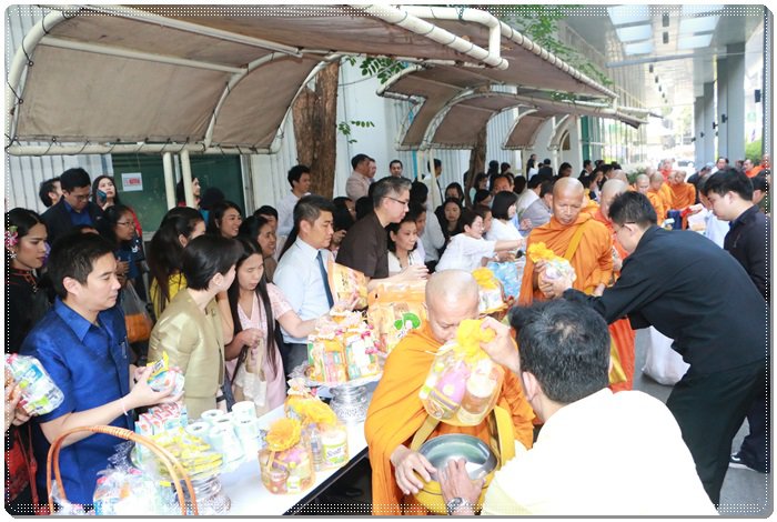 “อสอ.ณัฐพล” นำข้าราชการและเจ้าหน้าที่ กสอ. ร่วมพิธีตักบาตรเนื่องในโอกาสเถลิงศก.ใหม่