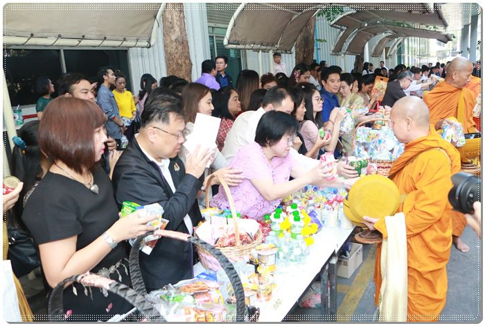 “อสอ.ณัฐพล” นำข้าราชการและเจ้าหน้าที่ กสอ. ร่วมพิธีตักบาตรเนื่องในโอกาสเถลิงศก.ใหม่