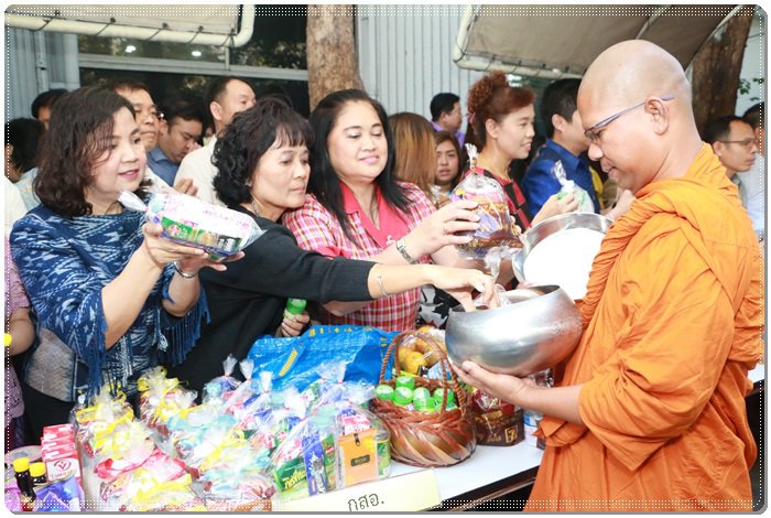 “อสอ.ณัฐพล” นำข้าราชการและเจ้าหน้าที่ กสอ. ร่วมพิธีตักบาตรเนื่องในโอกาสเถลิงศก.ใหม่