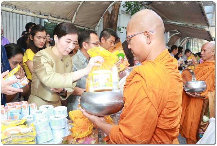 “อสอ.ณัฐพล” นำข้าราชการและเจ้าหน้าที่ กสอ. ร่วมพิธีตักบาตรเนื่องในโอกาสเถลิงศก.ใหม่