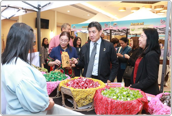 “รสอ.ภาสกร” บินตรงเชียงใหม่ คิกออฟงานแสดงสินค้าต้นแบบธุรกิจ หวังกระตุ้นเศรษฐกิจในพื้นที่