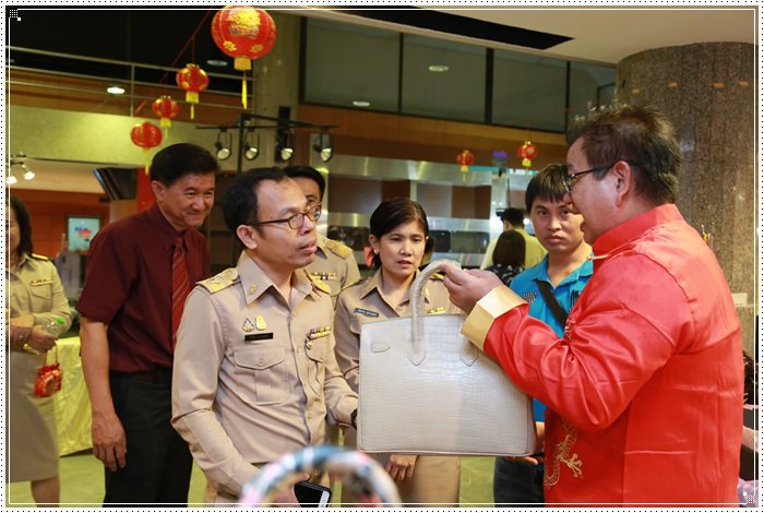 กสอ. เปิดพื้นที่โชว์ศักยภาพคลัสเตอร์เครื่องหนัง หวังขยายช่องทางตลาดต่อยอดผู้ประกอบการไทย 