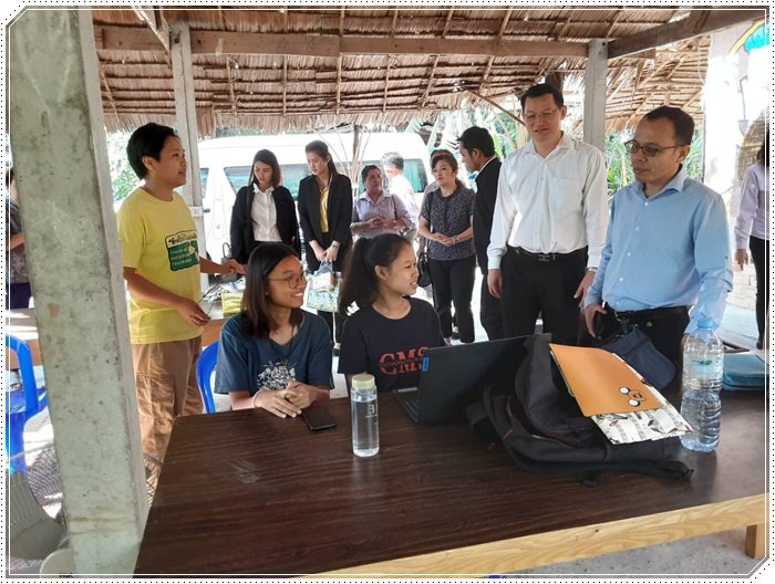 นายใบน้อย สุวรรณชาตรี รองอธิบดีกรมส่งเสริมอุตสาหกรรม  ลงพื้นที่รับฟังความต้องการของผู้ประกอบการชุมชน ณ ศูนย์กสิกรรมธรรมชาติมาบเอื้อง อ.บ้านบึง จ.ชลบุรี 
