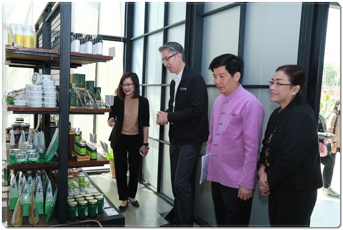 "อธิบดีณัฐพล" นำคณะสื่อมวลชนลงพื้นที่เมืองน่าน ชมสถานประกอบการแปรรูปถั่วลิสง โชว์ความสำเร็จหลักสูตร NEC