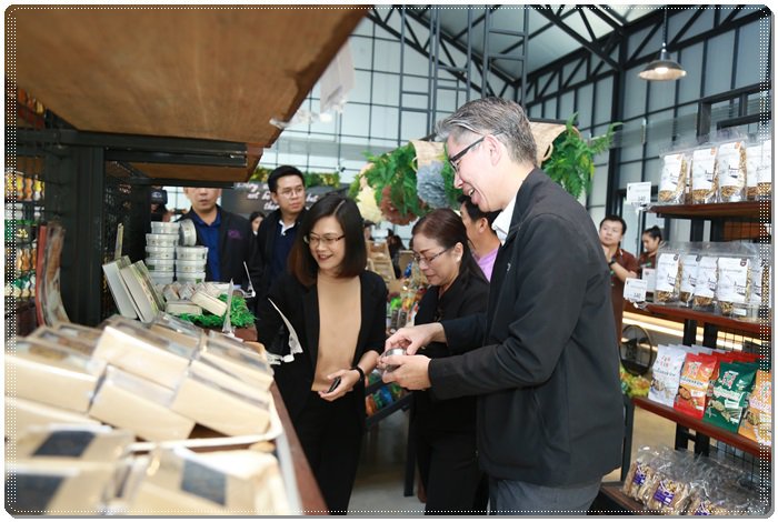 "อธิบดีณัฐพล" นำคณะสื่อมวลชนลงพื้นที่เมืองน่าน ชมสถานประกอบการแปรรูปถั่วลิสง โชว์ความสำเร็จหลักสูตร NEC