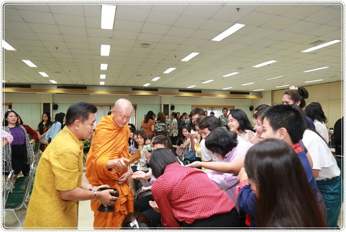 “อธิบดีณัฐพล” นำพลพรรค กสอ. ทำบุญเลี้ยงพระ เนื่องในโอกาสครบรอบ 78 ปี กสอ. 