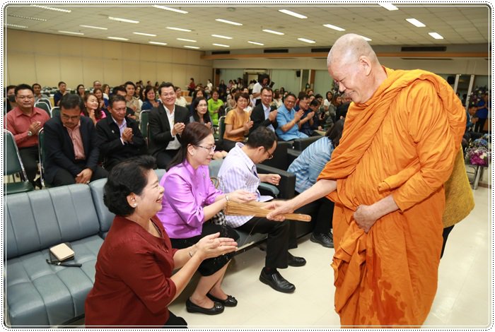 “อธิบดีณัฐพล” นำพลพรรค กสอ. ทำบุญเลี้ยงพระ เนื่องในโอกาสครบรอบ 78 ปี กสอ. 