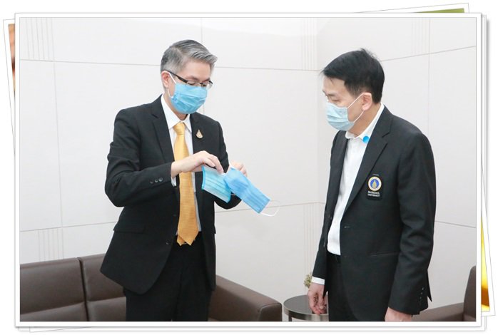 “อธิบดีณัฐพล” ส่งมอบ Jacket Mask แก่บุลากรทางการแพทย์ รพ.รามาธิบดี