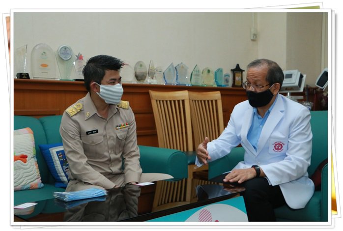 “รสอ.ภาสกร” ส่งมอบ Jacket Mask แก่บุลากรทางการแพทย์ รพ.ราชวิถี