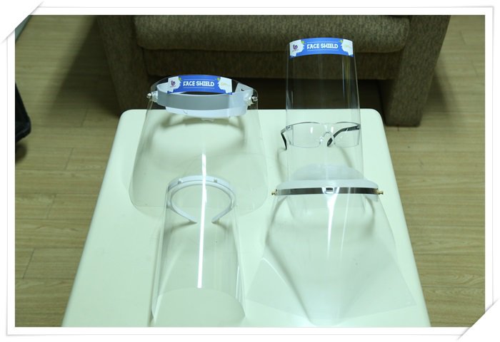 กสอ. จับมือ สถาบันพลาสติก ผลิต "FACE SHIELD" ส่งมอบให้กับบุคลากรทางการแพทย์และอสม.ในส่วนกลางและภูมิภาค