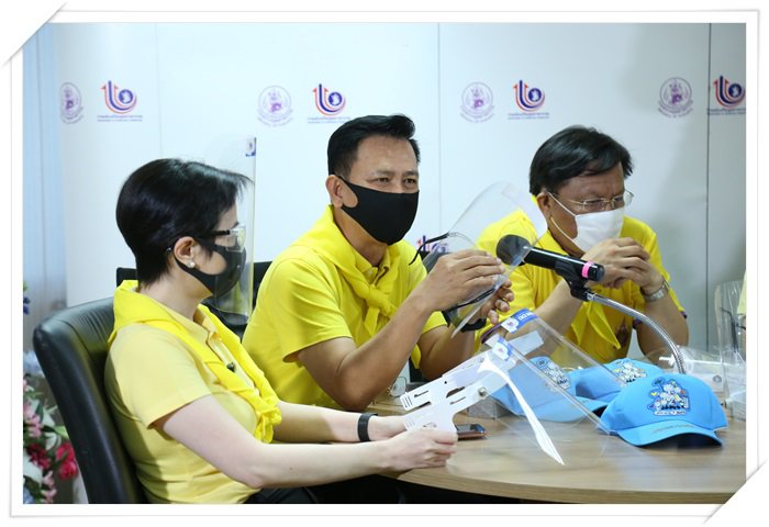 กสอ. จับมือ สถาบันพลาสติก ผลิต "FACE SHIELD" ส่งมอบให้กับบุคลากรทางการแพทย์และอสม.ในส่วนกลางและภูมิภาค