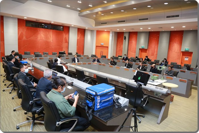 กสอ. จับมือ สถาบันไฟฟ้าฯ ร่วมส่งมอบผลิตภัณฑ์และนวัตกรรมของกลุ่มคลัสเตอร์ฯ ให้แก่ราชวิทยาลัยจุฬาภรณ์ 