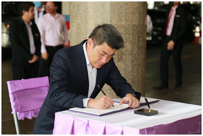 “อธิบดีณัฐพล” ลงนามถวายพระพรชัยมงคล เนื่องในโอกาสวันเฉลิมพระชนมพรรษาสมเด็จพระนางเจ้าฯ พระบรมราชินี 42 พรรษา