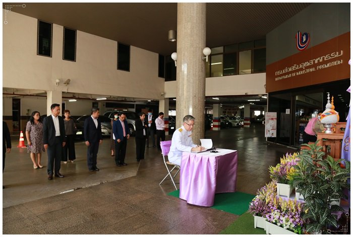 “อธิบดีณัฐพล” ลงนามถวายพระพรชัยมงคล เนื่องในโอกาสวันเฉลิมพระชนมพรรษาสมเด็จพระนางเจ้าฯ พระบรมราชินี 42 พรรษา