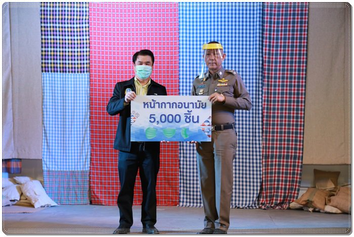 “สุริยะ” แทคทีมกระทรวงอุตฯ ลงพื้นที่ชลบุรี พร้อมสั่งการ กสอ. ยกระดับศูนย์ไอทีซี ปั้น “เกษตอุตสาหกรรม” เตรียมนำร่อง “บ้านบึงโมเดล” ดึงเทคโนโลยี นวัตกรรม กูรู ลงท้องถิ่นช่วยเกษตรไทย