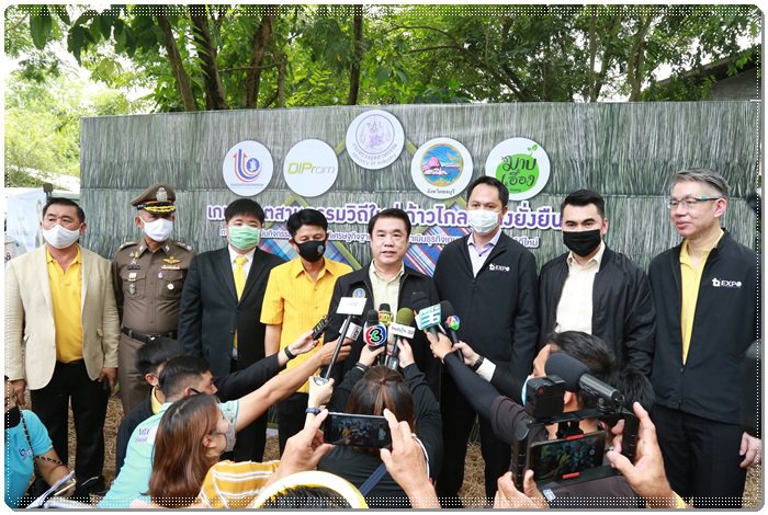 “สุริยะ” แทคทีมกระทรวงอุตฯ ลงพื้นที่ชลบุรี พร้อมสั่งการ กสอ. ยกระดับศูนย์ไอทีซี ปั้น “เกษตอุตสาหกรรม” เตรียมนำร่อง “บ้านบึงโมเดล” ดึงเทคโนโลยี นวัตกรรม กูรู ลงท้องถิ่นช่วยเกษตรไทย