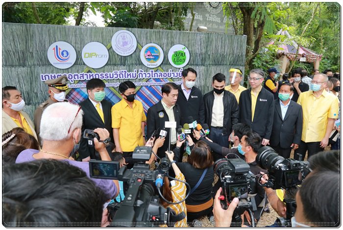 “สุริยะ” แทคทีมกระทรวงอุตฯ ลงพื้นที่ชลบุรี พร้อมสั่งการ กสอ. ยกระดับศูนย์ไอทีซี ปั้น “เกษตอุตสาหกรรม” เตรียมนำร่อง “บ้านบึงโมเดล” ดึงเทคโนโลยี นวัตกรรม กูรู ลงท้องถิ่นช่วยเกษตรไทย
