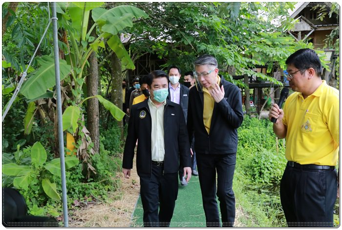 “สุริยะ” แทคทีมกระทรวงอุตฯ ลงพื้นที่ชลบุรี พร้อมสั่งการ กสอ. ยกระดับศูนย์ไอทีซี ปั้น “เกษตอุตสาหกรรม” เตรียมนำร่อง “บ้านบึงโมเดล” ดึงเทคโนโลยี นวัตกรรม กูรู ลงท้องถิ่นช่วยเกษตรไทย