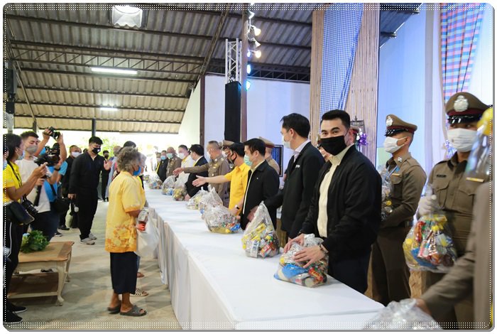 “สุริยะ” แทคทีมกระทรวงอุตฯ ลงพื้นที่ชลบุรี พร้อมสั่งการ กสอ. ยกระดับศูนย์ไอทีซี ปั้น “เกษตอุตสาหกรรม” เตรียมนำร่อง “บ้านบึงโมเดล” ดึงเทคโนโลยี นวัตกรรม กูรู ลงท้องถิ่นช่วยเกษตรไทย