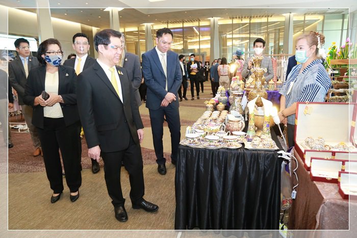 กระทรวงอุตฯ ผนึก สยามพิวรรธน์ กันตนา จัด “ตลาดนัดดารา” ครั้งใหญ่  รวมสินค้าออกแบบยุคใหม่ กระตุ้นรายได้ผู้ประกอบการสร้างสรรค์