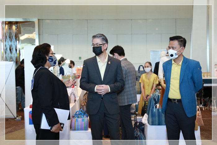 กระทรวงอุตฯ ผนึก สยามพิวรรธน์ กันตนา จัด “ตลาดนัดดารา” ครั้งใหญ่  รวมสินค้าออกแบบยุคใหม่ กระตุ้นรายได้ผู้ประกอบการสร้างสรรค์