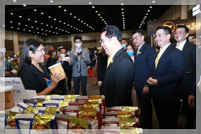 กระทรวงอุตฯ ผนึก สยามพิวรรธน์ กันตนา จัด “ตลาดนัดดารา” ครั้งใหญ่  รวมสินค้าออกแบบยุคใหม่ กระตุ้นรายได้ผู้ประกอบการสร้างสรรค์
