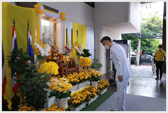 “อธิบดีณัฐพล” นำเหล่าข้าราชการ กสอ. ร่วมพิธีถวายสัตย์ฯ และลงนามถวายพระพรชัยมงคล เนื่องในโอกาสวันเฉลิมพระชนมพรรษาพระบาทสมเด็จพระวชิรเกล้าเจ้าอยู่หัว 68 พรรษา