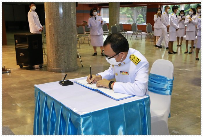 “อธิบดีณัฐพล” นำเหล่าข้าราชการ กสอ. ร่วมพิธีลงนามถวายพระพรชัยมงคล เนื่องในโอกาสวันเฉลิมพระชนมพรรษาสมเด็จพระนางเจ้าสิริกิติ์ พระบรมราชินีนาถ พระบรมราชชนนีพันปีหลวง 88 พรรษา