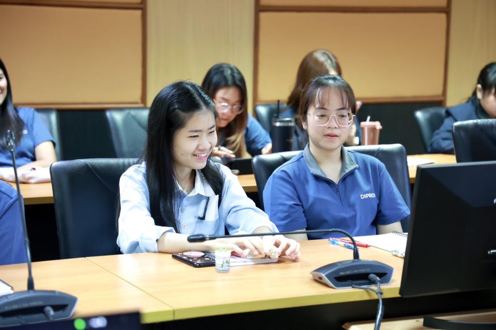“อธิบดีณัฏฐิญา” เปิดบ้านติวเข้มคลื่นลูกใหม่ พร้อมเน้นย้ำการทำงานเพื่อผู้ประกอบการที่ดีพร้อมและเกิดผลสัมฤทธิ์ตามนโยบาย “ดีพร้อมคอมมูนิตี้ ที่นี่มีแต่ให้”