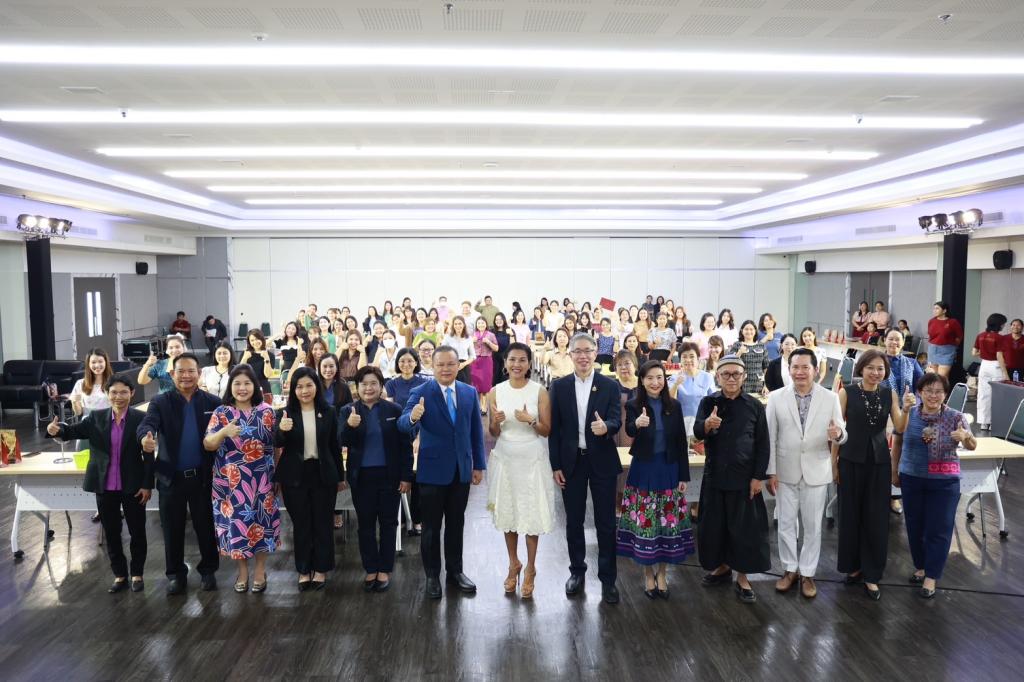 “ดีพร้อม” เดินหน้าขับเคลื่อนซอฟต์พาวเวอร์แฟชั่นไทย สาขาบิวตี้ เสริมภาพลักษณ์ พัฒนาบุคลากรแบบดีพร้อม สร้างความความประทับใจในการบริการให้มีประสิทธิภาพ สอดรับแนวทางการปฏิรูปอุตสาหกรรมไทยสู่เศรษฐกิจยุคใหม่ตามนโยบาย รมว.เอกนัฎ
