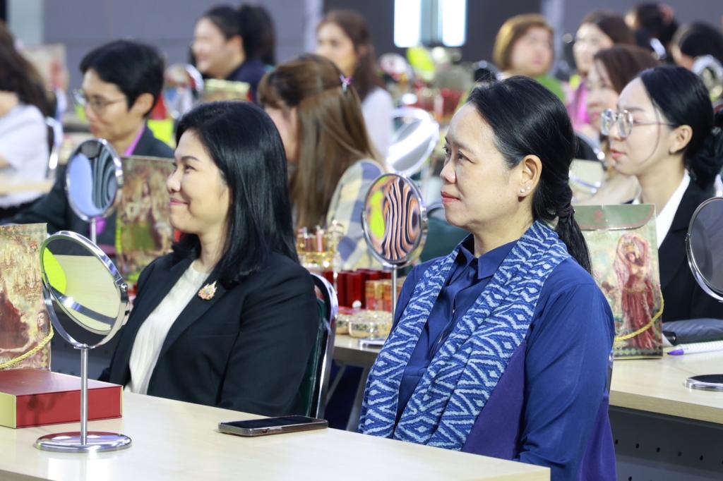 “ดีพร้อม” เดินหน้าขับเคลื่อนซอฟต์พาวเวอร์แฟชั่นไทย สาขาบิวตี้ เสริมภาพลักษณ์ พัฒนาบุคลากรแบบดีพร้อม สร้างความความประทับใจในการบริการให้มีประสิทธิภาพ สอดรับแนวทางการปฏิรูปอุตสาหกรรมไทยสู่เศรษฐกิจยุคใหม่ตามนโยบาย รมว.เอกนัฎ