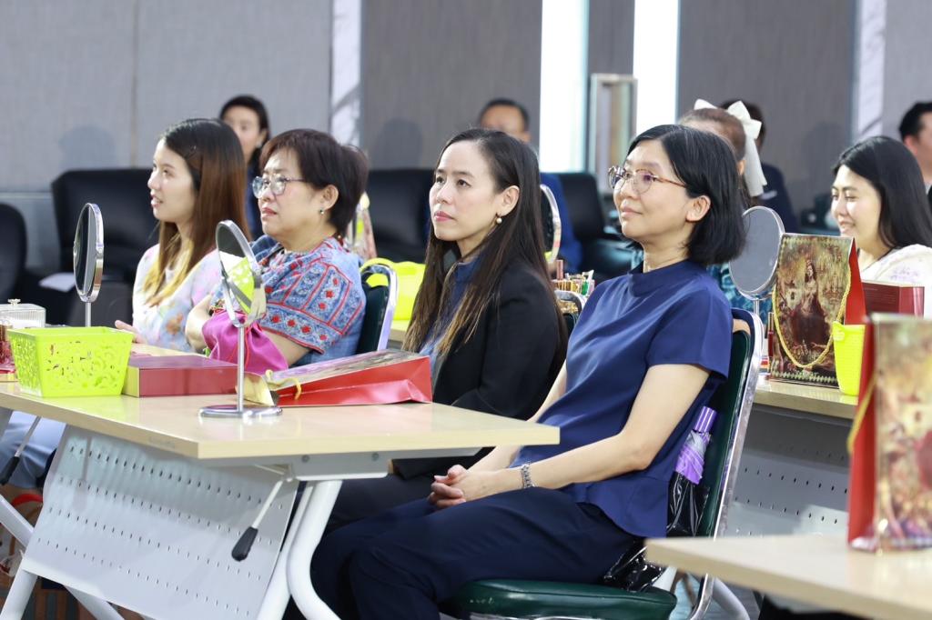 “ดีพร้อม” เดินหน้าขับเคลื่อนซอฟต์พาวเวอร์แฟชั่นไทย สาขาบิวตี้ เสริมภาพลักษณ์ พัฒนาบุคลากรแบบดีพร้อม สร้างความความประทับใจในการบริการให้มีประสิทธิภาพ สอดรับแนวทางการปฏิรูปอุตสาหกรรมไทยสู่เศรษฐกิจยุคใหม่ตามนโยบาย รมว.เอกนัฎ