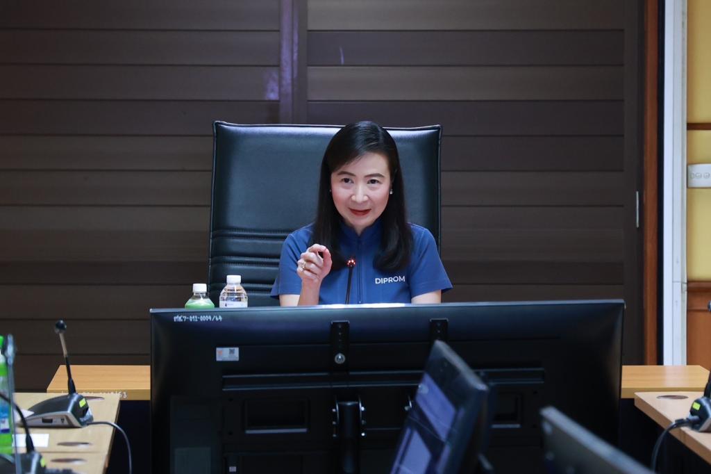 “รองอธิบดีสุรพล” ติดตามการดำเนินงาน ศูนย์วิจัยและพัฒนาวัสดุอุตสาหกรรมสร้างสรรค์ สานนโยบาย “ดีพร้อม 5 ให้” ตรวจสอบเครื่องมือ อุปกรณ์ พร้อมให้บริการ กำชับตรวจสอบอาคารให้พร้อมจัดกิจกรรม สร้างรายได้ กระตุ้นเศรษฐกิจ