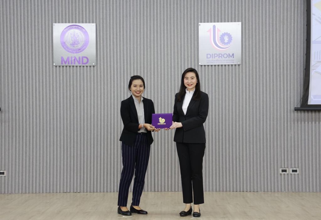 "อธิบดีณัฏฐิญา" มอบวุฒิบัตรบุคลากร “ดีพร้อม” ผู้ผ่านการฝึกอบรมการให้คำปรึกษาสถานประกอบการ (GMCE) พร้อมนำความรู้ด้านการบริหาร ผลิต ตลาด บัญชี ลงพื้นที่วินิจฉัย แก้ปัญหาตรงจุด ยกระดับผู้ประกอบการ สอดรับนโยบาย รมว. เอกนัฏ