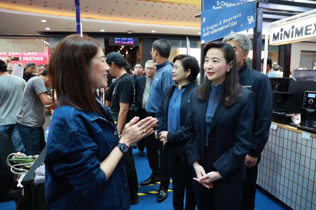 “อธิบดีณัฏฐิญา” บินตรงเมืองล้านนา นำทัพ ผปก. ดีพร้อม ร่วมงาน Thailand Coffee Hub 2025 ภาคเหนือ โชว์ศักยภาพดันซอฟต์พาวเวอร์อาหารไทย ขานรับนโยบาย รมว.เอกนัฏ