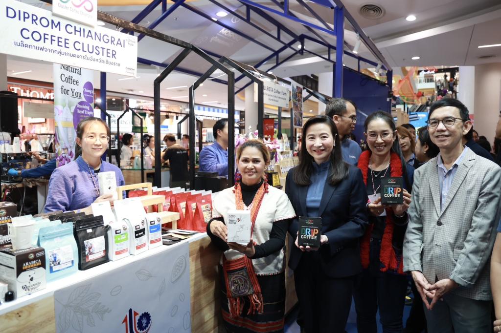 “อธิบดีณัฏฐิญา” บินตรงเมืองล้านนา นำทัพ ผปก. ดีพร้อม ร่วมงาน Thailand Coffee Hub 2025 ภาคเหนือ โชว์ศักยภาพดันซอฟต์พาวเวอร์อาหารไทย ขานรับนโยบาย รมว.เอกนัฏ