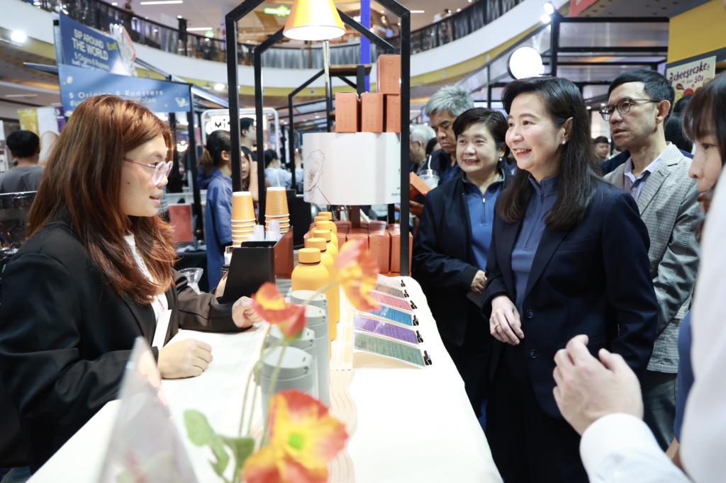 “อธิบดีณัฏฐิญา” บินตรงเมืองล้านนา นำทัพ ผปก. ดีพร้อม ร่วมงาน Thailand Coffee Hub 2025 ภาคเหนือ โชว์ศักยภาพดันซอฟต์พาวเวอร์อาหารไทย ขานรับนโยบาย รมว.เอกนัฏ