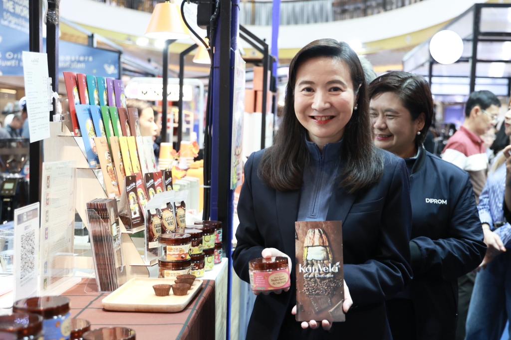 “อธิบดีณัฏฐิญา” บินตรงเมืองล้านนา นำทัพ ผปก. ดีพร้อม ร่วมงาน Thailand Coffee Hub 2025 ภาคเหนือ โชว์ศักยภาพดันซอฟต์พาวเวอร์อาหารไทย ขานรับนโยบาย รมว.เอกนัฏ