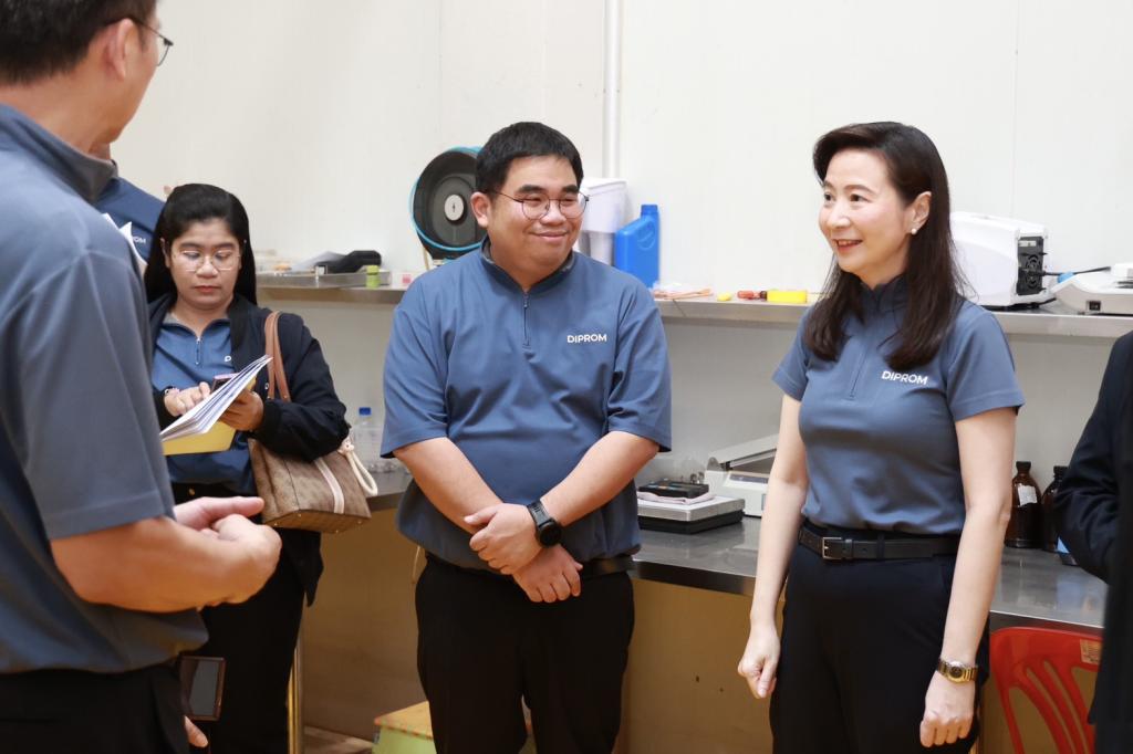 “อธิบดีณัฏฐิญา” แอ่วเหนือ ส่งมอบเครื่องจักร เดินหน้ายกระดับศูนย์ TIC ภูมิภาค หวังติดอาวุธเทคโนโลยีให้ ผปก. ตามนโยบาย รมว.เอกนัฏ
