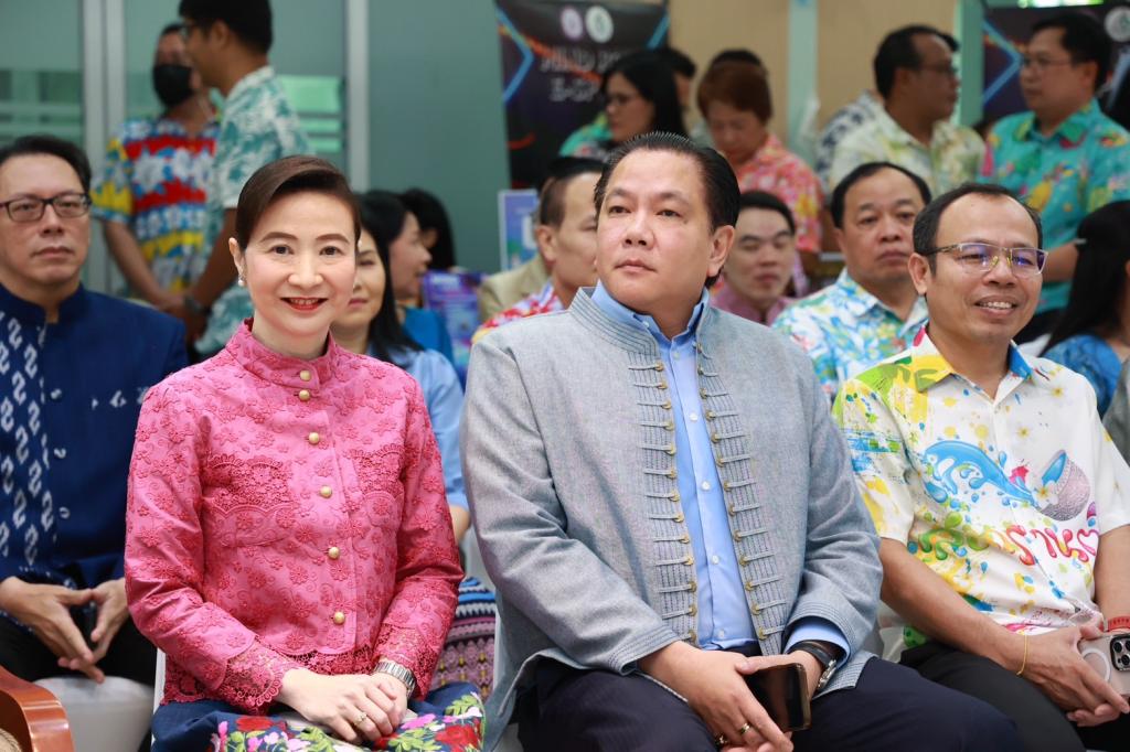 รัฐมนตรีฯ เอกนัฏ ร่วมประเพณีสงกรานต์ ก.อุตฯ ปี 68 "เถลิงศกใหม่ สาดใส่ความสุข"