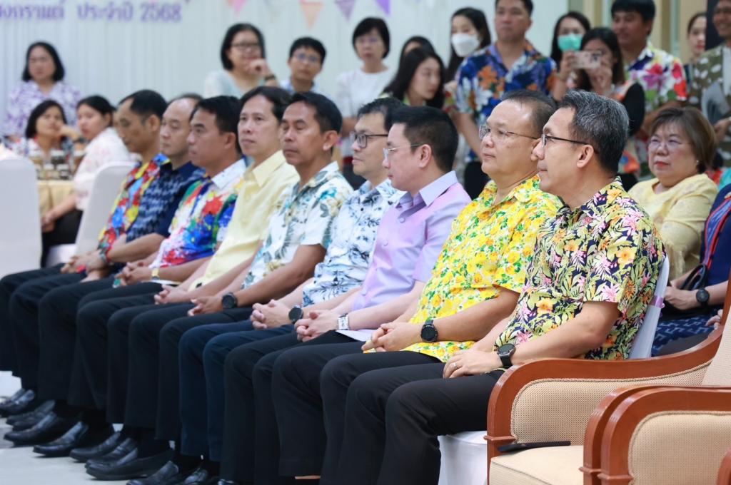 รัฐมนตรีฯ เอกนัฏ ร่วมประเพณีสงกรานต์ ก.อุตฯ ปี 68 "เถลิงศกใหม่ สาดใส่ความสุข"
