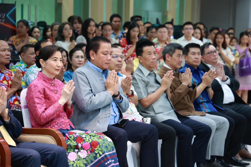 รัฐมนตรีฯ เอกนัฏ ร่วมประเพณีสงกรานต์ ก.อุตฯ ปี 68 "เถลิงศกใหม่ สาดใส่ความสุข"