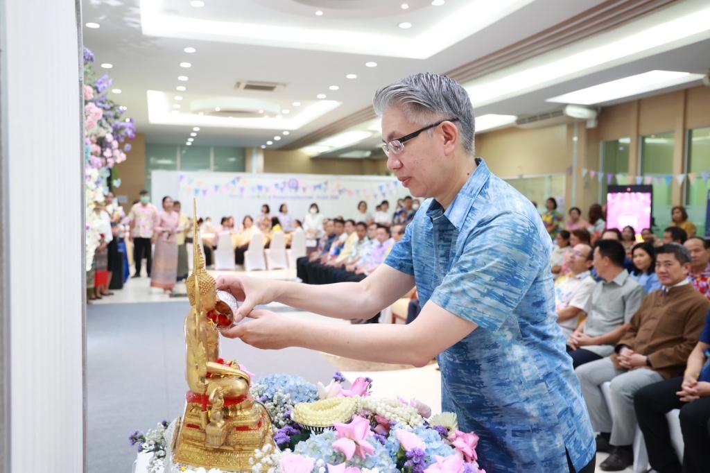 รัฐมนตรีฯ เอกนัฏ ร่วมประเพณีสงกรานต์ ก.อุตฯ ปี 68 "เถลิงศกใหม่ สาดใส่ความสุข"
