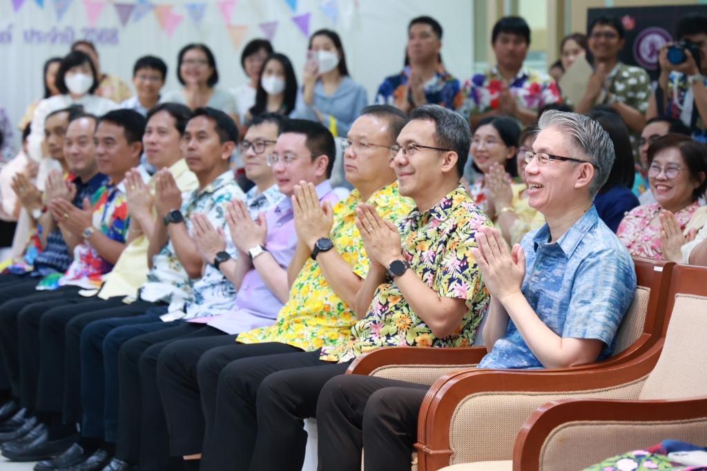รัฐมนตรีฯ เอกนัฏ ร่วมประเพณีสงกรานต์ ก.อุตฯ ปี 68 "เถลิงศกใหม่ สาดใส่ความสุข"